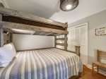 Guest Room with Access to Shared Hall Bath at 1H Beachwood Place